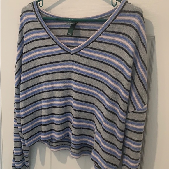 Cropped Sweater - Picture 2 of 4